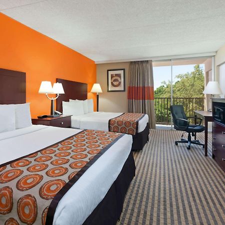 Hotel Howard Johnson By Wyndham Arlington Ballpark / Six Flags Exterior foto